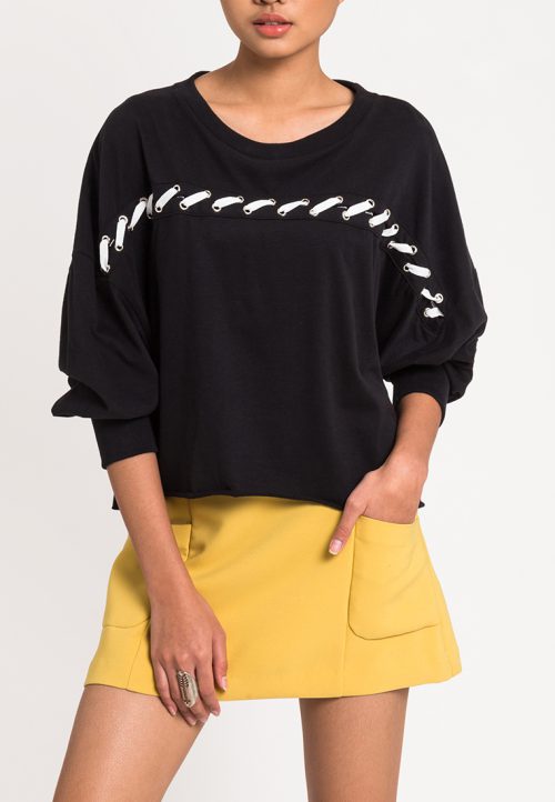 เสื้อผ้าแฟชั่น เสื้อยืดจั๊มเปอร์ผู้หญิง Slot-Through Lace Up (ดำด้ายขาว)