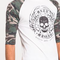 เสื้อยืดแขนยาวแขนลายพรางลำตัวสีขาวสกรีนนูนด้วยเทคนิคแฟลทคุณภาพสูง