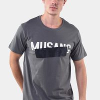 เสื้อยืด musang สกรีนดำด้านทับตัวอักษรลูกเล่น แนวอาร์ต ๆ เหมาะกับผู้ที่หลงใหลในความต่าง