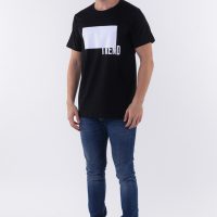 เสื้อยืดสกรีนtrendปั้มนูนเทาด้านเล่นลูกเล่นสะดุดตา