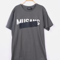 เสื้อยืด musang สกรีนดำด้านทับตัวอักษรลูกเล่น แนวอาร์ต ๆ เหมาะกับผู้ที่หลงใหลในความต่าง