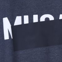 เสื้อยืด musang สกรีนดำด้านทับตัวอักษรลูกเล่น แนวอาร์ต ๆ เหมาะกับผู้ที่หลงใหลในความต่าง
