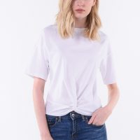 เสื้อยืด T-shirt แขนสั้นไขว้หน้า ความเซอร์บวกกับความซนเซ็กซี่เล็ก ๆ กับเสื้อที เชิต ขาวล้วน ผูกปมหน้า ซ่าส์นิด ๆ