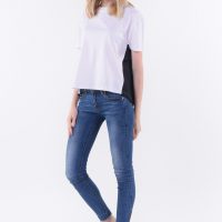 เสื้อยืด T-shirt เล่นจีบสลับสีด้านหลัง ใส่ลูกเล่นสร้างมิติให้เกิดความต่าง ไม่ซ้ำซาก สำหรับสาวมั่นมีสไตล์