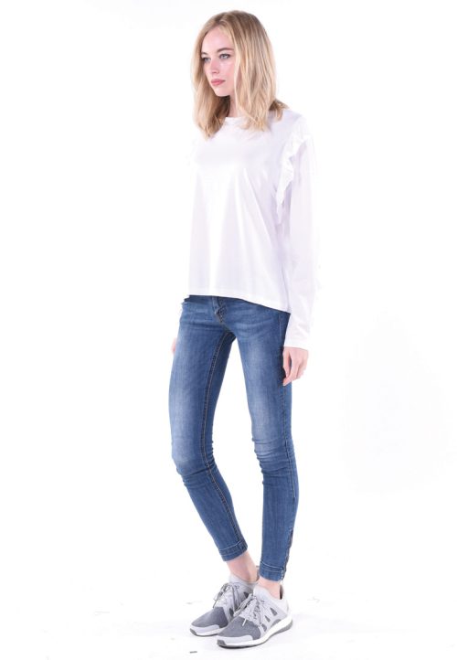 เสื้อยืดแขนยาว ไม่มีสกรีน เย็บลูกเล่นจีบแขน หน้า - หลัง สร้างความสะดุดตา แตกต่าง เพิ่มความฟรุ่งฟริ้งแต่เรียบง่ายไม่ธรรมดา