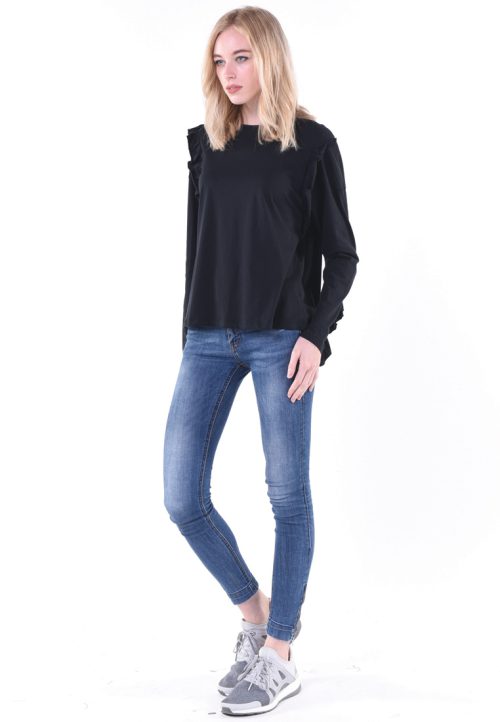 เสื้อยืดแขนยาว ไม่มีสกรีน เย็บลูกเล่นจีบแขน หน้า - หลัง สร้างความสะดุดตา แตกต่าง เพิ่มความฟรุ่งฟริ้งแต่เรียบง่ายไม่ธรรมดา