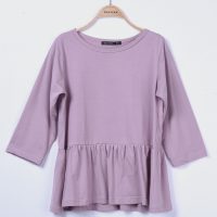 เสื้อเบลาส์แขนสามส่วน (ครึ่งแขน) เล่นจีบที่เอว ใส่ลำลองหรือใส่ออกงานไม่เป็นทางการก็เรียบร้อยเหมาะสม