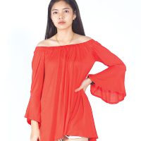 เสื้อเบลาส์ Single-Hued Off-Shoulder Flared-Sleeve (แดง)