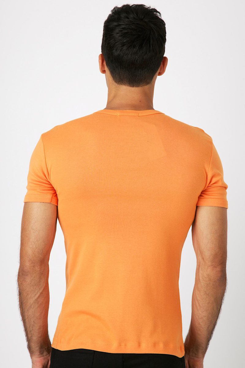 เสื้อยืดผ้าริบ คอวีแขนสั้นสีส้มอ่อน (3)