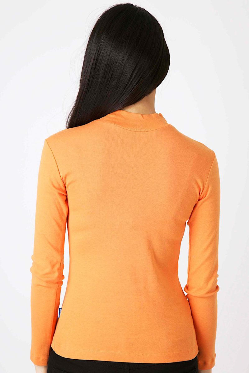 เสื้อยืดผ้าริบ คอเต่าแขนยาวสีส้มอ่อน (3)