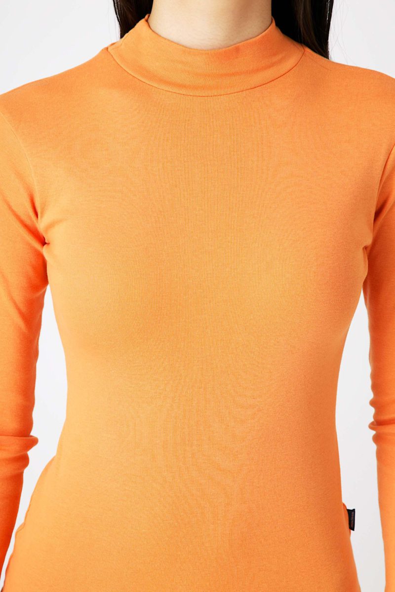 เสื้อยืดผ้าริบ คอเต่าแขนยาวสีส้มอ่อน (4)