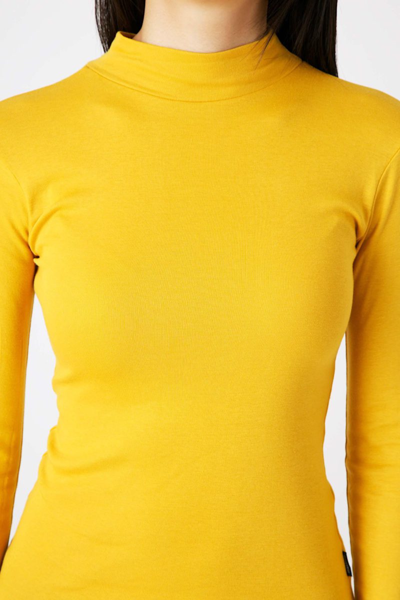 เสื้อยืดผ้าริบ คอเต่าแขนยาวสีเหลือง (4)